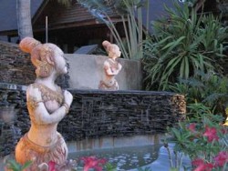Wie gehe ich mit einem bedürftigen inneren Kind um Figur Garten Thailand