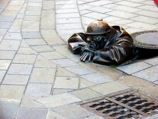 Figur aus Bronze