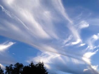Wolken wie Fäden
