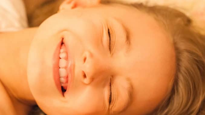 Freude-Meadchen-laecheln-joy