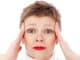 Frau-Stress-Gesicht-Kopfschmerz-ache