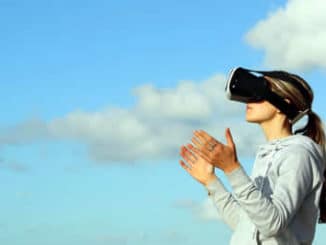 virtuell-brille-frau-himmel