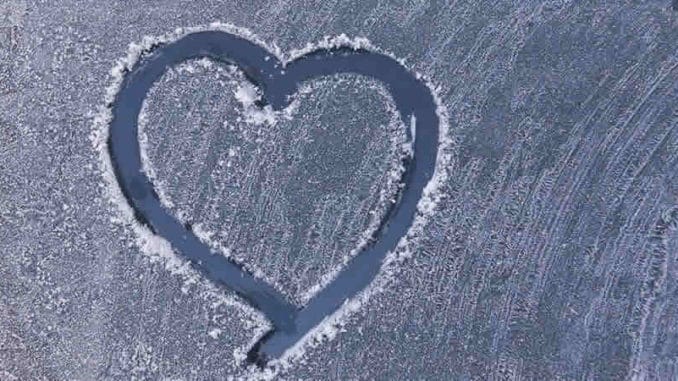 Herz-gefroren-Scheibe-heart