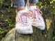 schuhe-baumstamm-gleichgewicht-shoes