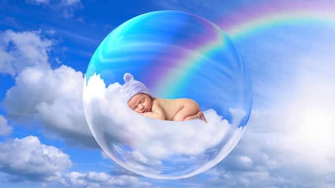 Symbolmontage zu 25 Botschaften: Baby in einer Blase vor Himmel und Regenbogen