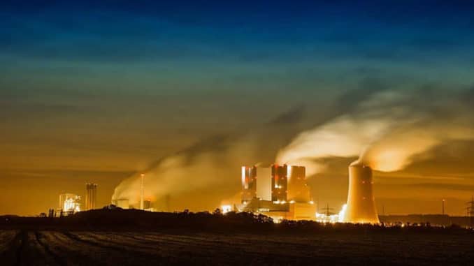 Kraftwerk-wolken-himmel-rwe