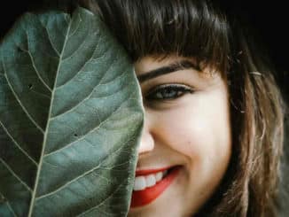 frau-gesicht-blatt-people