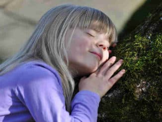 maedchen-baum-child