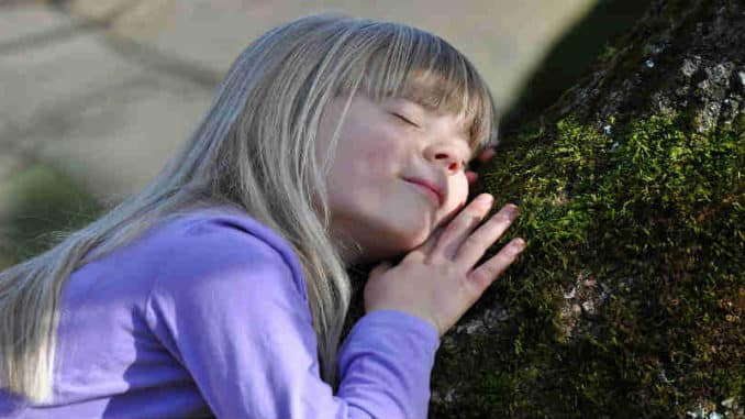maedchen-baum-child