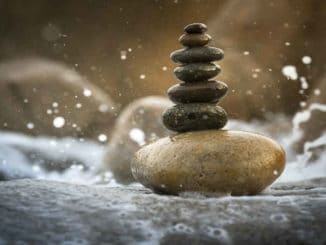 wasser-steine-balance