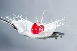 Pflanzenmilch-kirsche-milk-splash