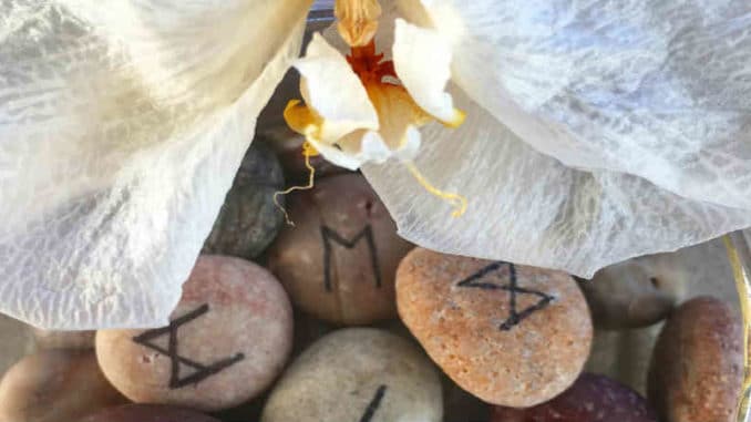 blume-rune-stones