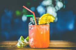 p-kokuswasser-bar-cocktail-eis