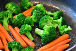 Basische Ernährung  basisch brocoli carrots