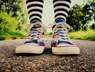 lupp-stillstand-fuesse-turnschuhe-rigelsocken