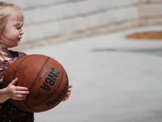 trauriges-maedchen-niederlage-ball-girl