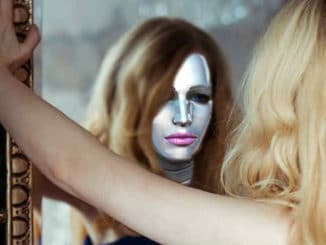 koerper-spiegelbild-schwierige-situationen-meisten-girl