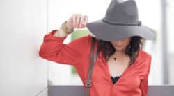 Schlechtes Gewissen: Frau mit gesenktem Kopf und grauem Hut als Symbol einer nachdenklichen Entscheidung Schlechtes Gewissen: Frau mit gesenktem Kopf und grauem Hut als Symbol einer nachdenklichen Entscheidung