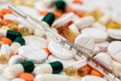Gesundheitssystem-gesundheit-system-politik-medikamente-thermometer