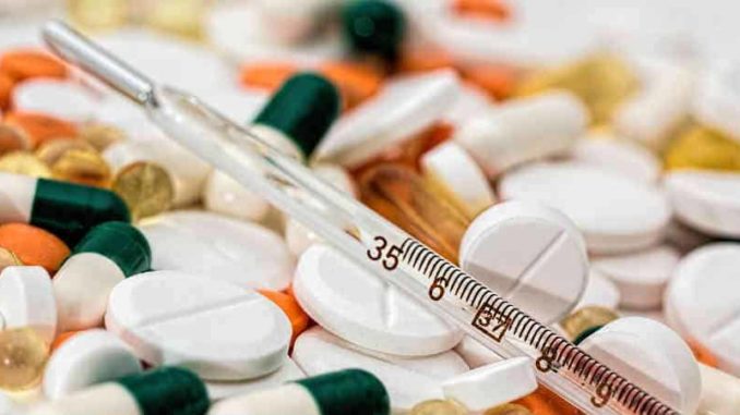 Gesundheitssystem -gesundheit-system-politik-medikamente-thermometer