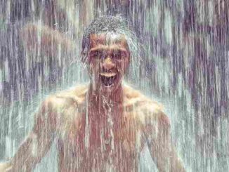 Seelen-hygiene-man-under-water