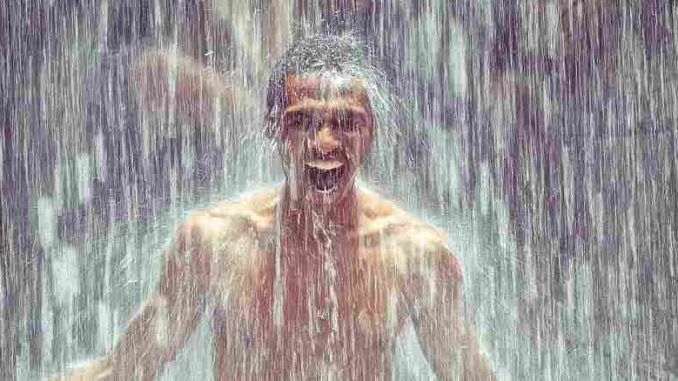 Seelen-hygiene-man-under-water