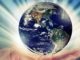 neue-welt-hand-lichtstrahlen-weltkugel-business