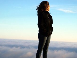 frau-wolken-woman