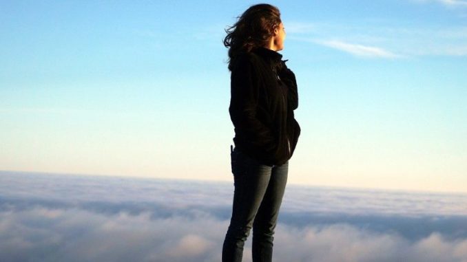 frau-wolken-woman