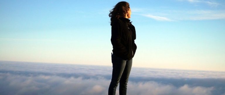 frau-wolken-woman