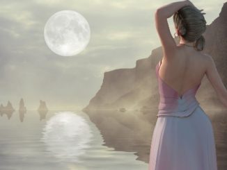 Frau am Wasser vor Felsen und einem großen Mond in einer Fantasielandschaft