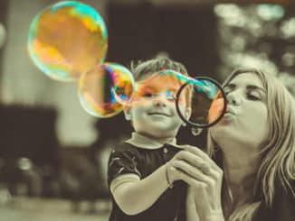 mutter-kind-seifenblasen-Hochsensible-Kinder