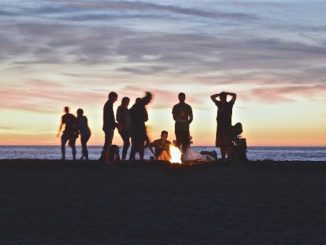 schwierige Menschen Gruppe am Meer