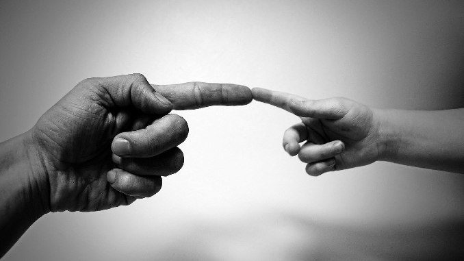 finger-mitgefuehl-michelangelo