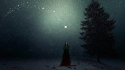 frau-sternenhimmel-rauhnaechte-winter