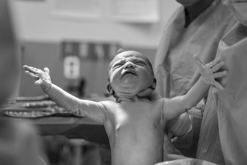 geburt-baby-tanja sirbu-unplash