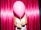 frau ballon gesicht bühne
