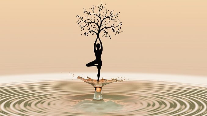 frau-baum-wasser-dance