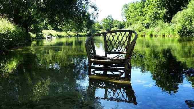 auszeit-stuhl-wasser-chair-flow