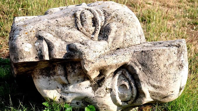 schicksal selbsterkenntnis statue