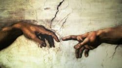 Michelangelo-Effekt: Zwei ausgestreckte Hände im Detail aus der Erschaffung Adams