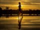 frau-sonnenuntergang-See-beach