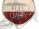 halb gefuelltes glass