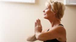 Erdung und Ausgleich als Balance des Lebens frau yoga woman