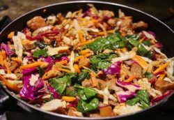 Spirituelles Kochen und Essen für Körper und Seele pfanne gemuese kochen