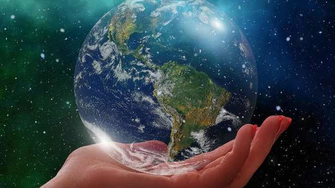 welt hand globe