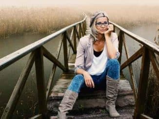 frau steg bridge