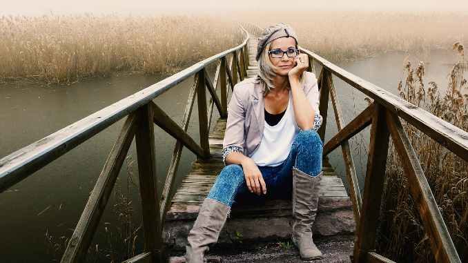 frau steg bridge