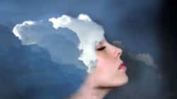 spirituelles Heilen kopf frau wolken