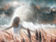 Wunder Frau im Feld mit mystischem Planeten im Hintergrund